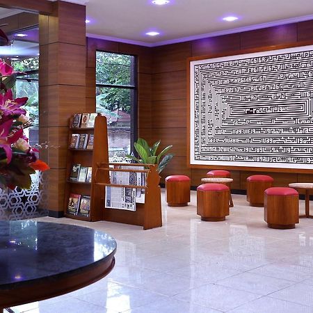 Multazam Hotel Solo Buitenkant foto