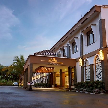Multazam Hotel Solo Buitenkant foto