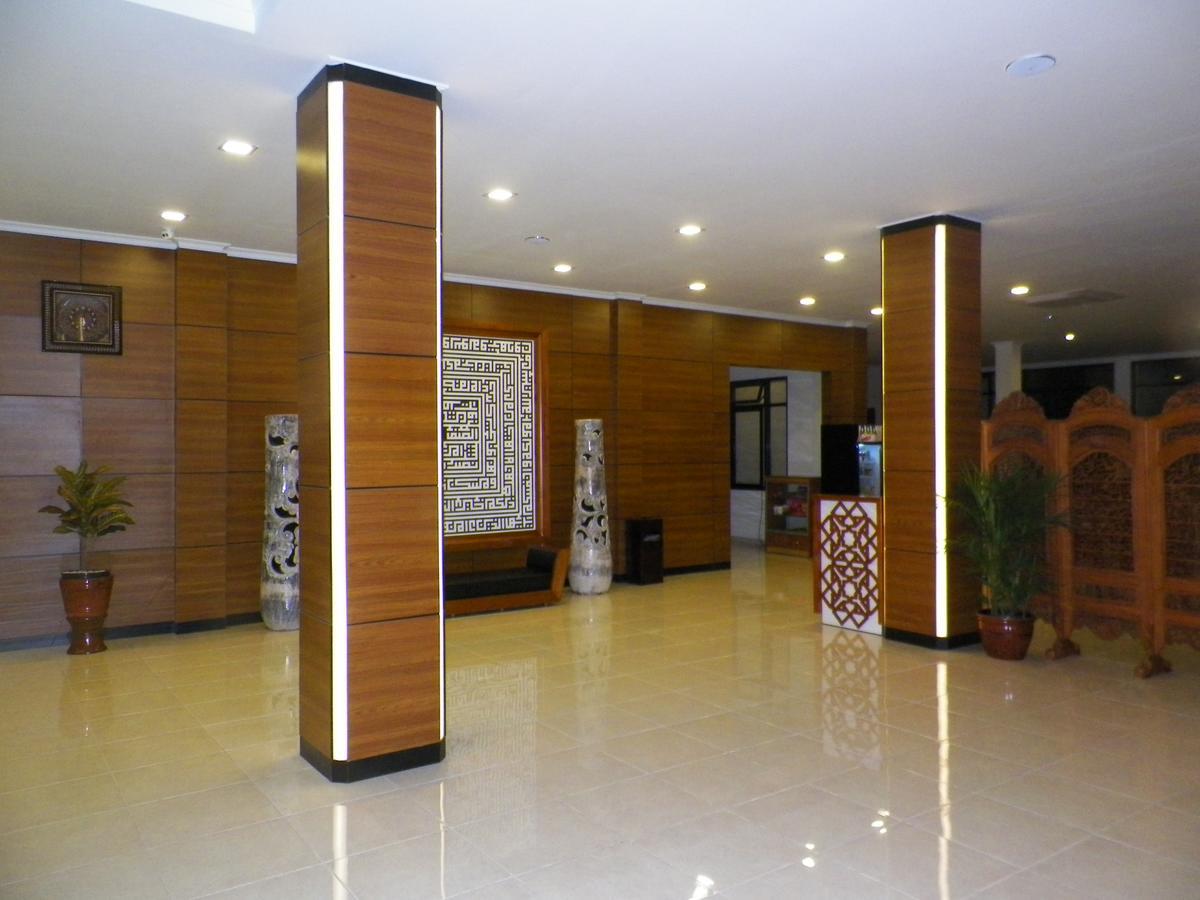 Multazam Hotel Solo Buitenkant foto