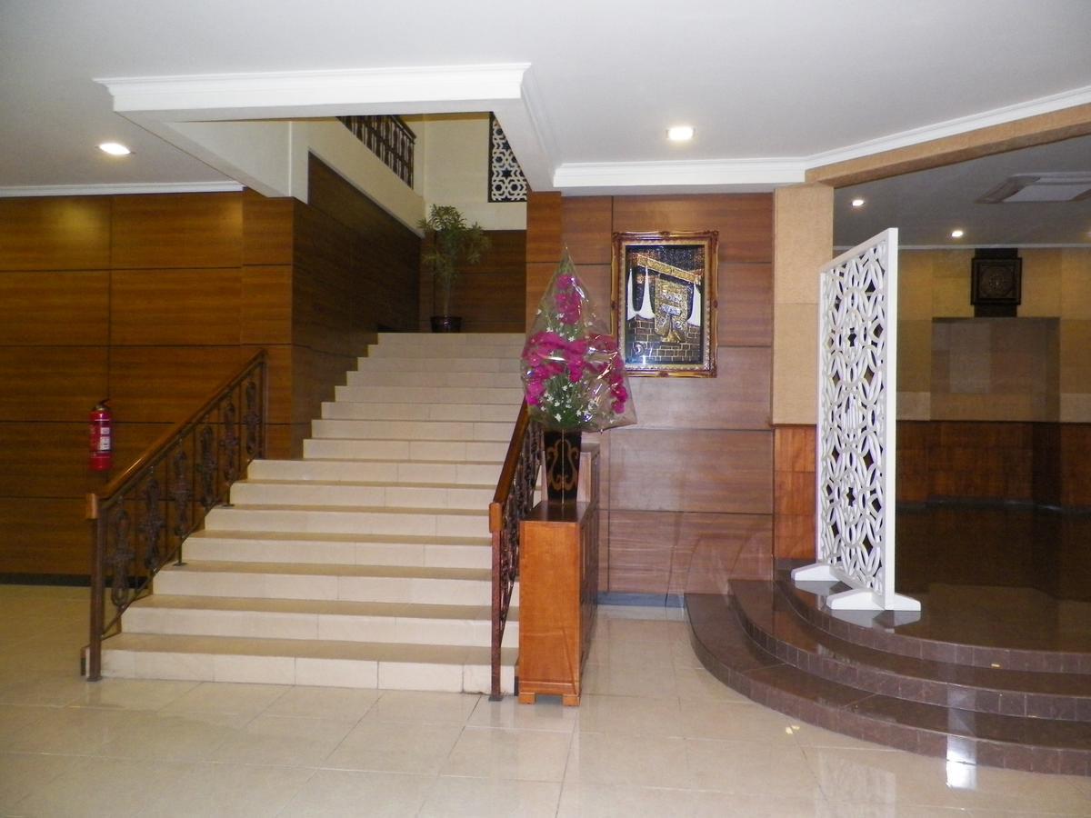 Multazam Hotel Solo Buitenkant foto