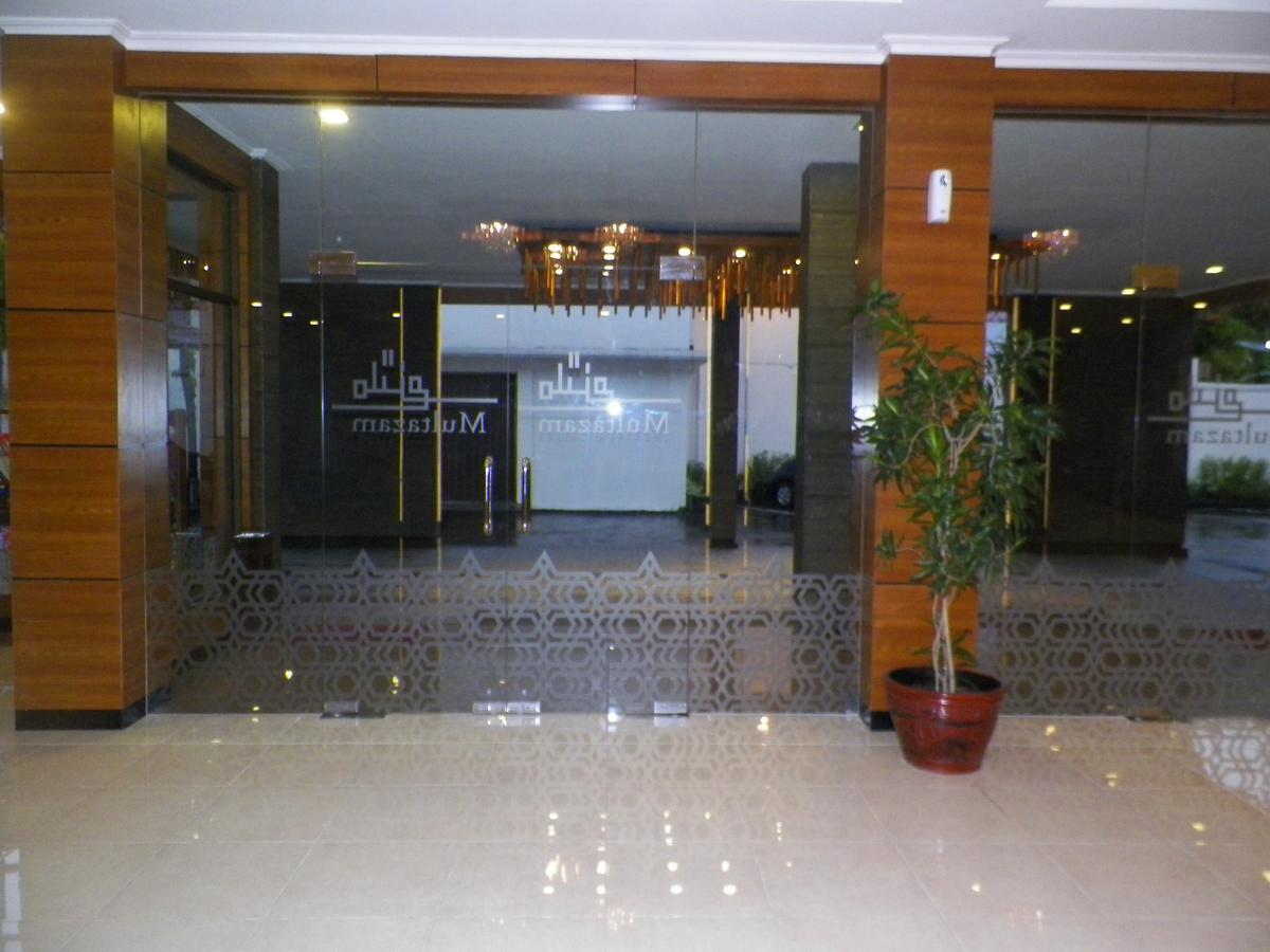 Multazam Hotel Solo Buitenkant foto