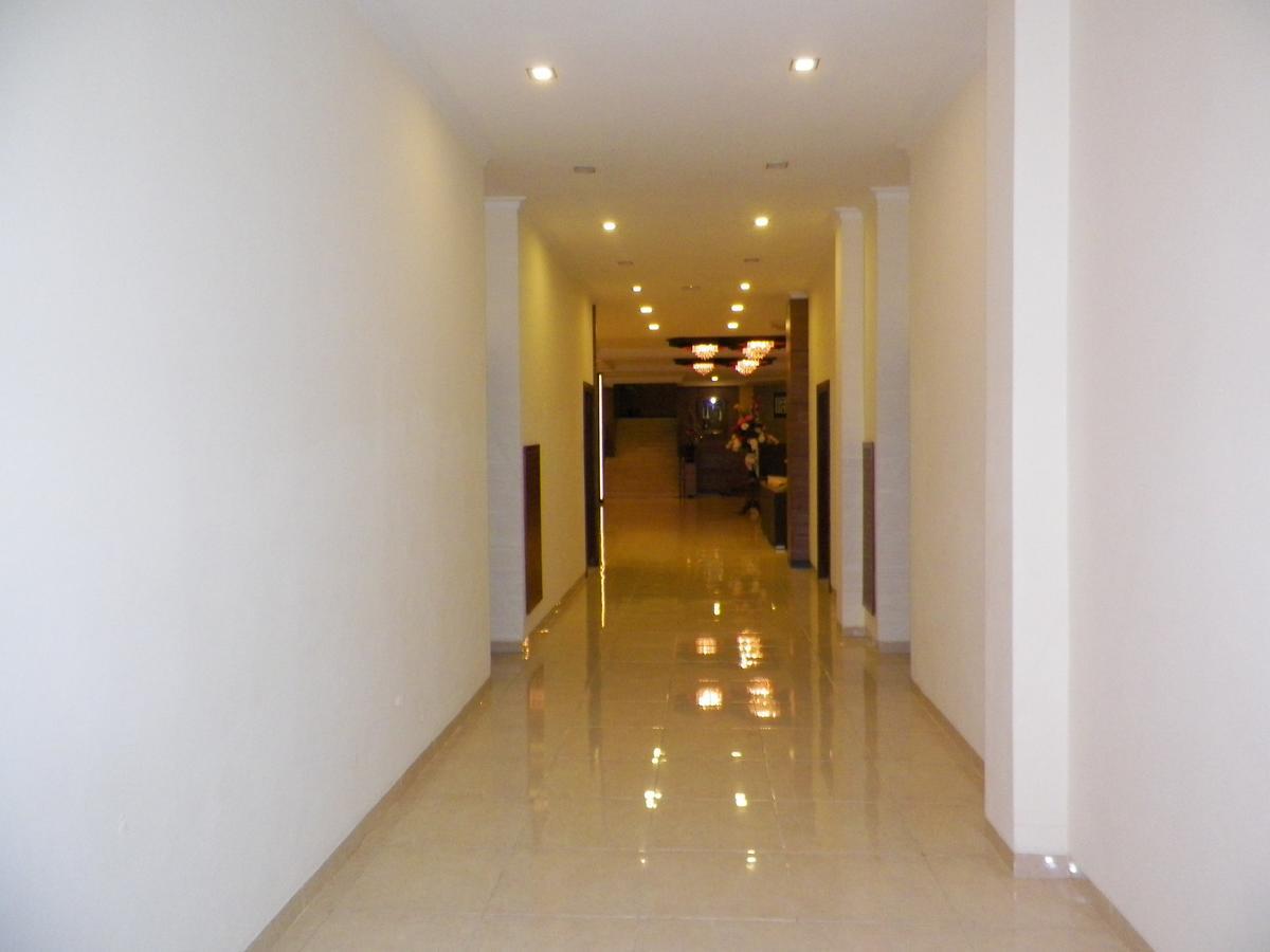 Multazam Hotel Solo Buitenkant foto
