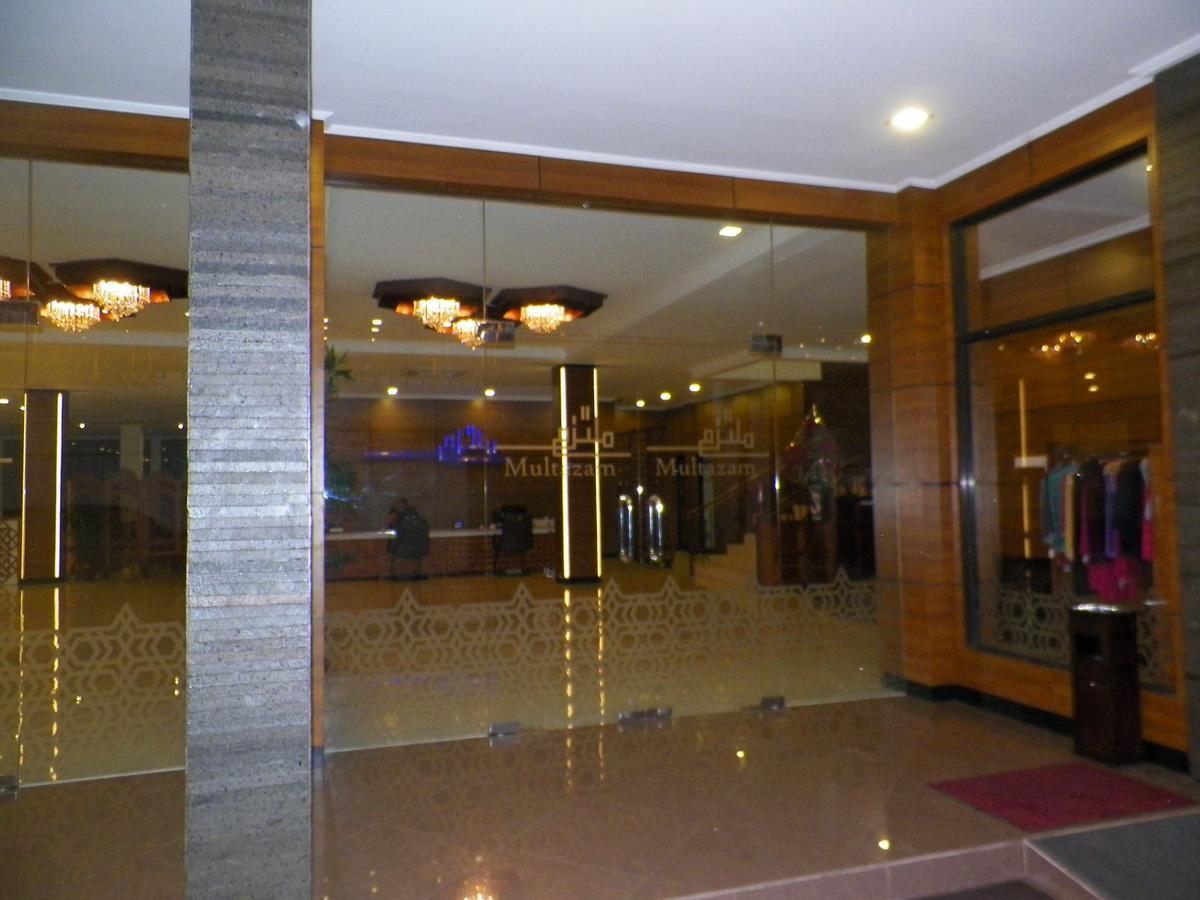 Multazam Hotel Solo Buitenkant foto