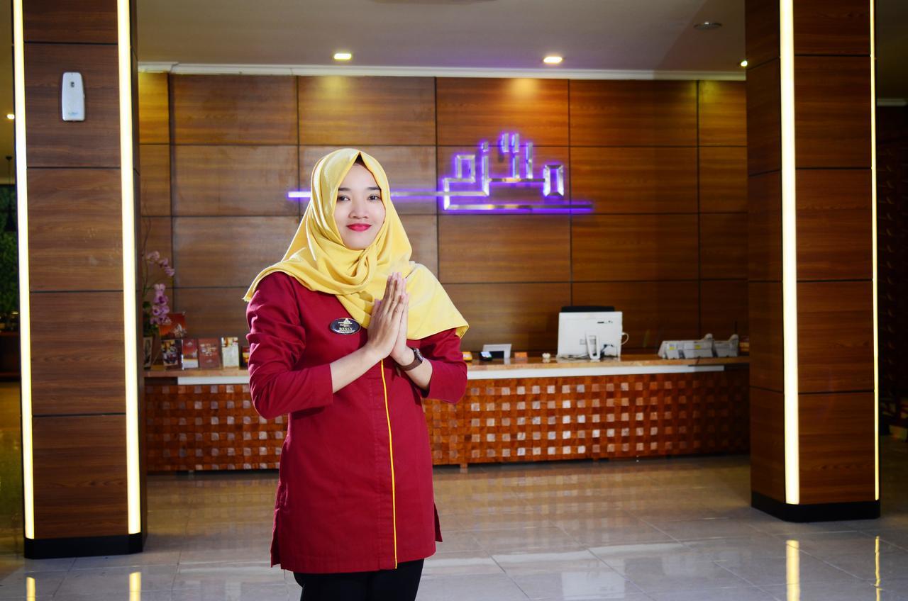 Multazam Hotel Solo Buitenkant foto